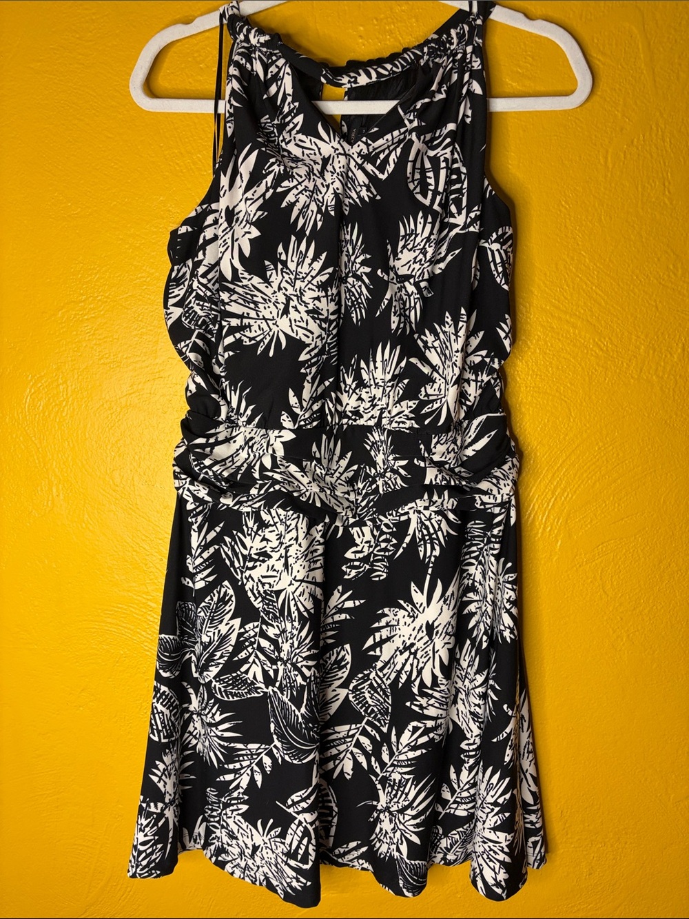 BCBGMaxAzria Black and White Tropical Print Sleeveless Halter Dress Medium